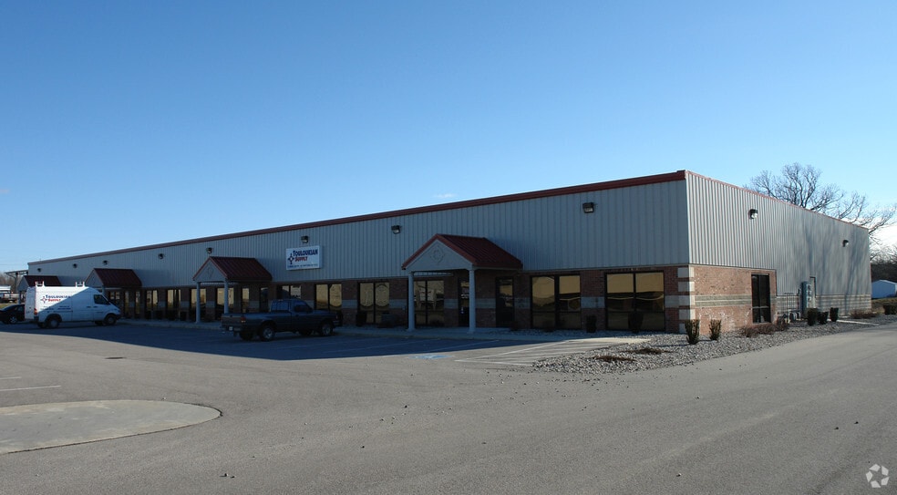 265 E Bell Dr, Warsaw, IN à louer - Photo du bâtiment - Image 1 de 11