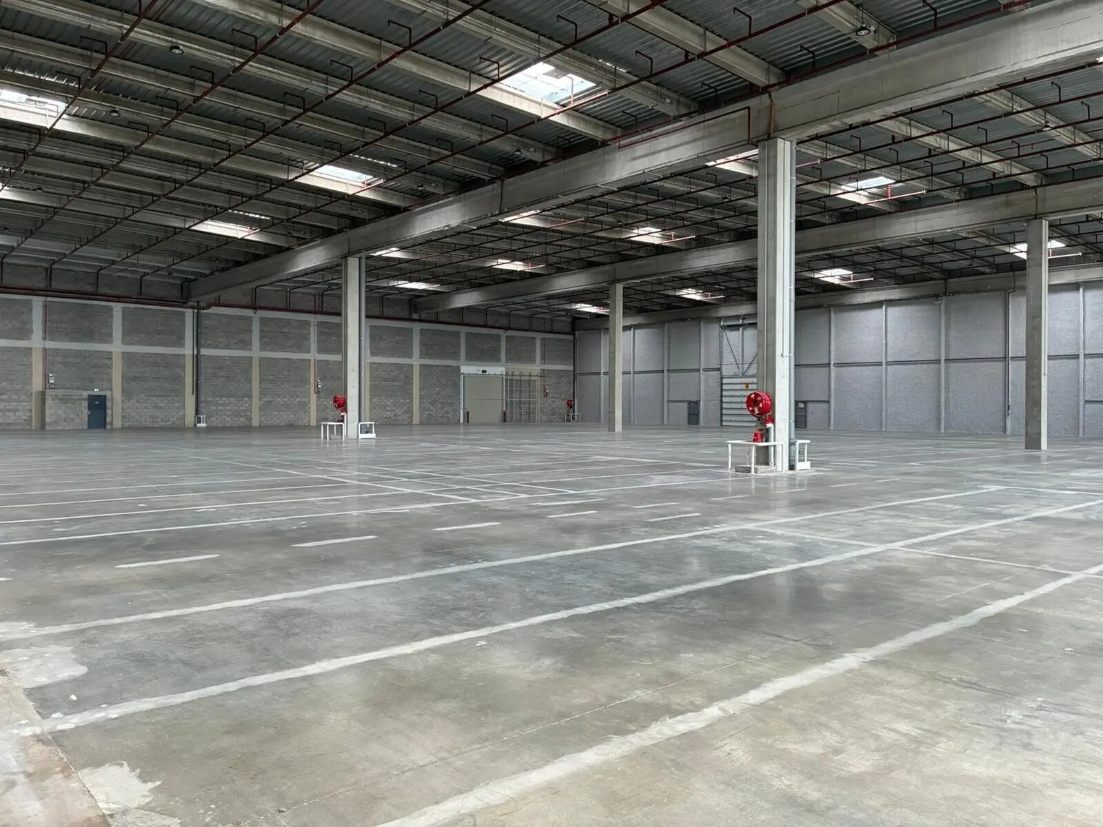 Industrial in Mions for lease Building Photo- Image 1 of 4