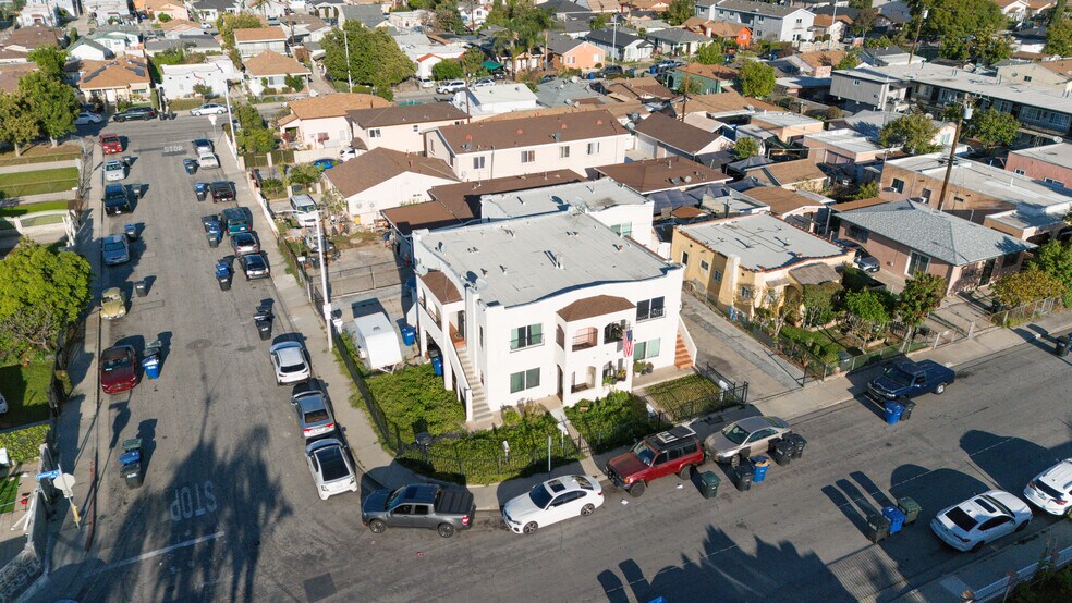 545 Eastmont Ave, East Los Angeles, CA à vendre - Photo du bâtiment - Image 2 de 18