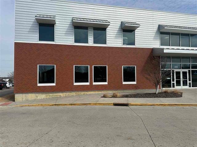 2545 N Dodge St, Iowa City, IA for lease - Building Photo - Image 2 of 5
