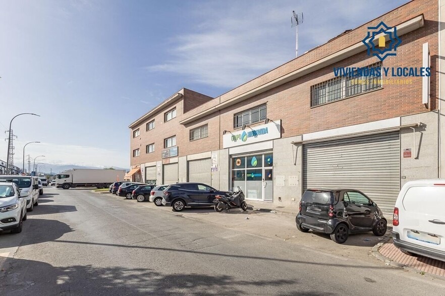 Avenida Juncaril, 128, Peligros, Granada for sale - Building Photo - Image 2 of 20
