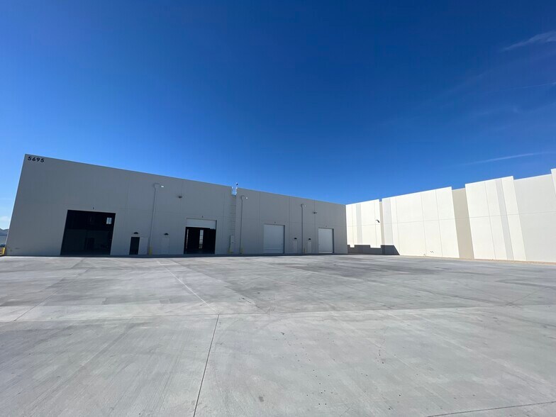 5695 E North Belt Rd, Las Vegas, NV à louer - Photo du bâtiment - Image 2 de 7