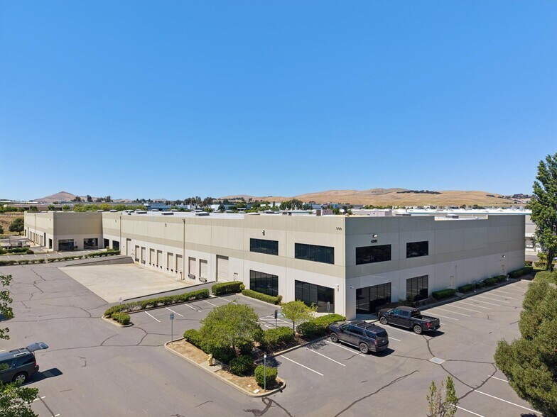 4201 Industrial Way, Benicia, CA à louer - Photo du bâtiment - Image 2 de 20