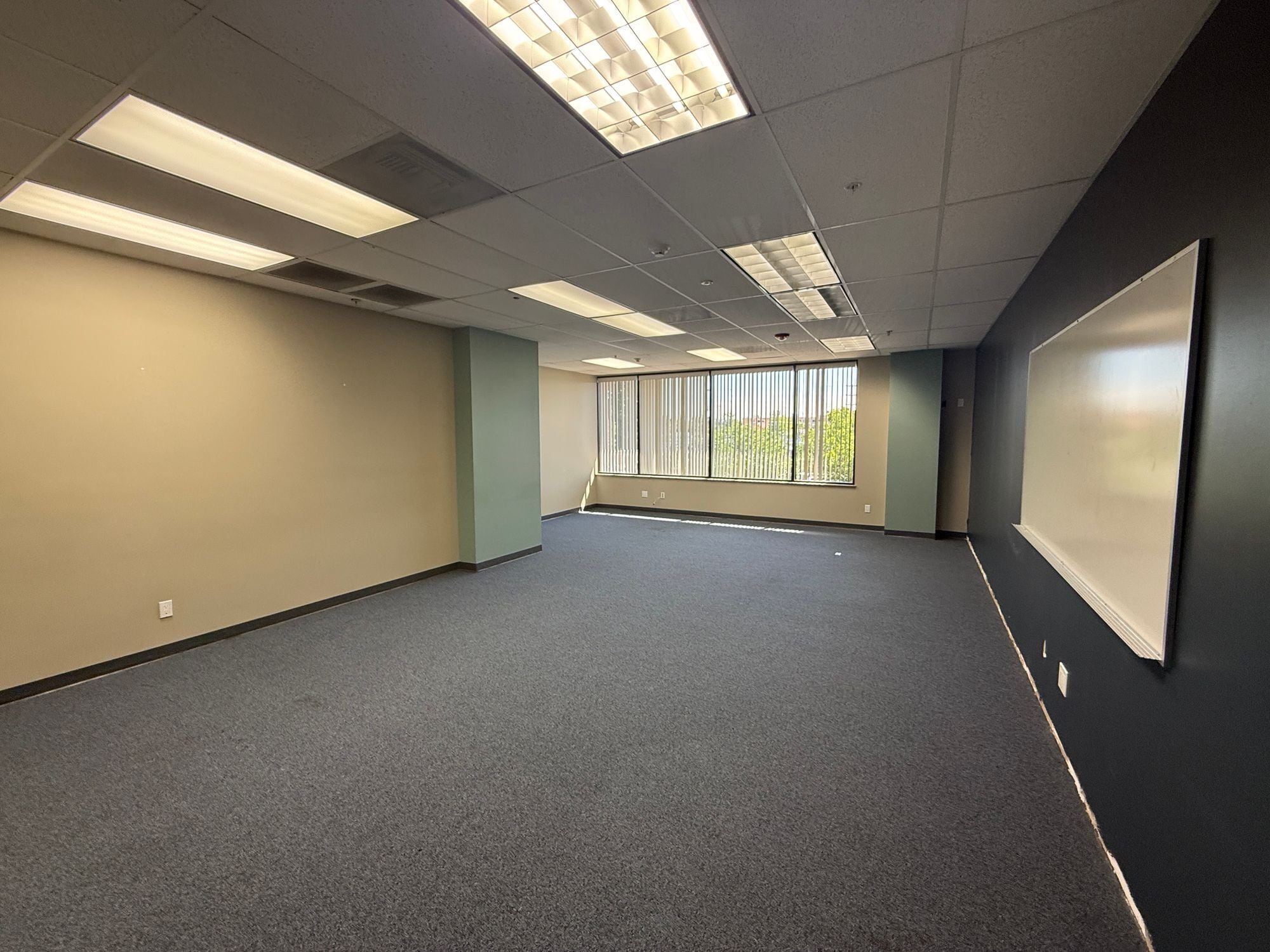 2195 Larkspur Ln, Redding, CA à vendre Photo intérieure- Image 1 de 4