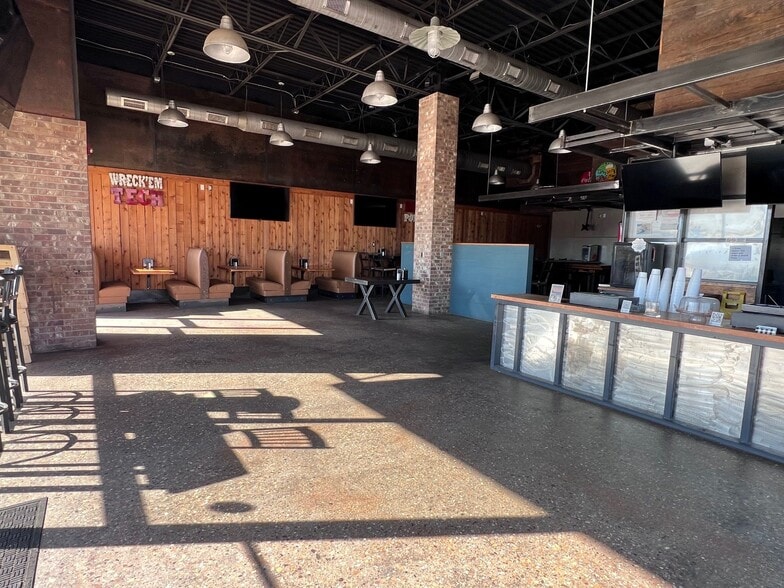 5412 Slide Rd, Lubbock, TX à louer - Photo du bâtiment - Image 3 de 7