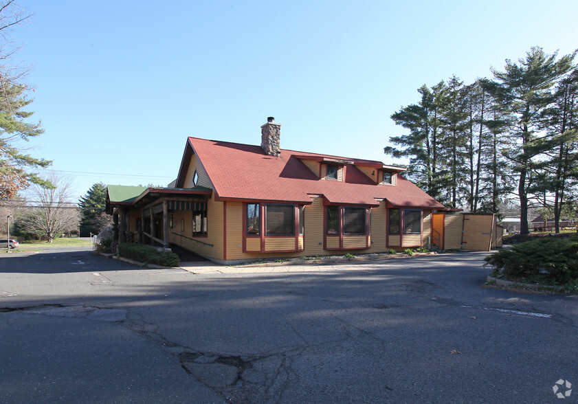 225 W Main St, Avon, CT for sale - Building Photo - Image 1 of 1