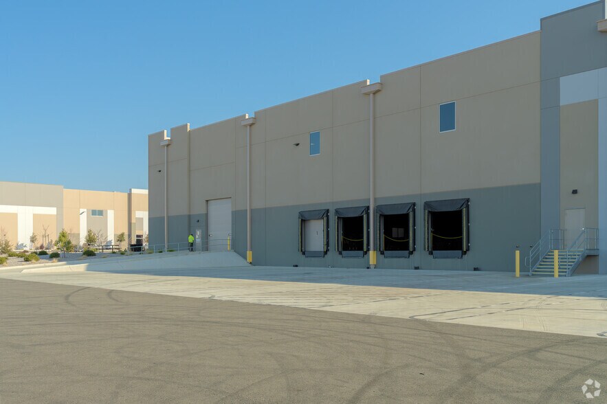7461 Metro Air Pky, Sacramento, CA à louer - Photo du bâtiment - Image 3 de 10