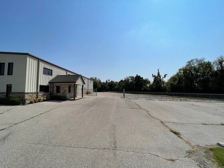10105 Hedden Rd, Evansville, IN à louer - Photo du bâtiment - Image 2 de 22