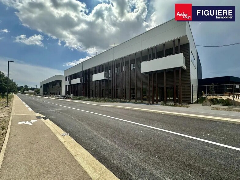 Office in Venelles for lease - Building Photo - Image 1 of 14