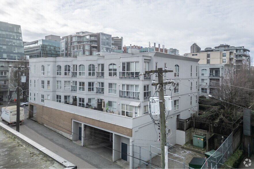 511 W 7th Ave, Vancouver, BC à vendre - Photo du bâtiment - Image 3 de 3