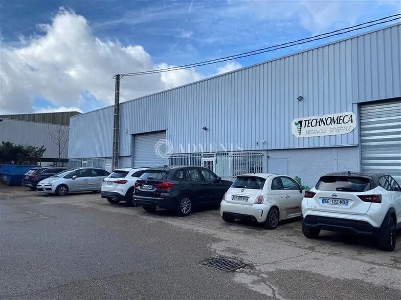 Flex in Chassieu for lease - Building Photo - Image 1 of 2