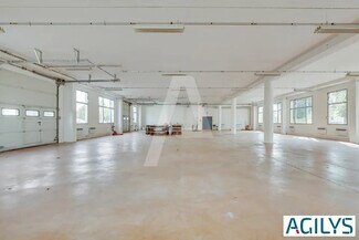 Plus de détails pour Local d'activités à louer