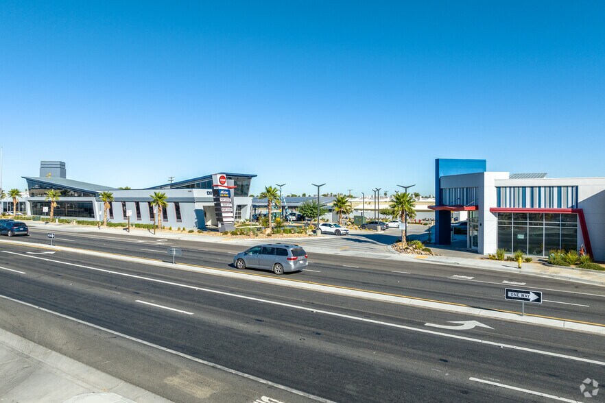 15250 Palmdale Rd, Victorville, CA à louer - Photo du bâtiment - Image 1 de 22