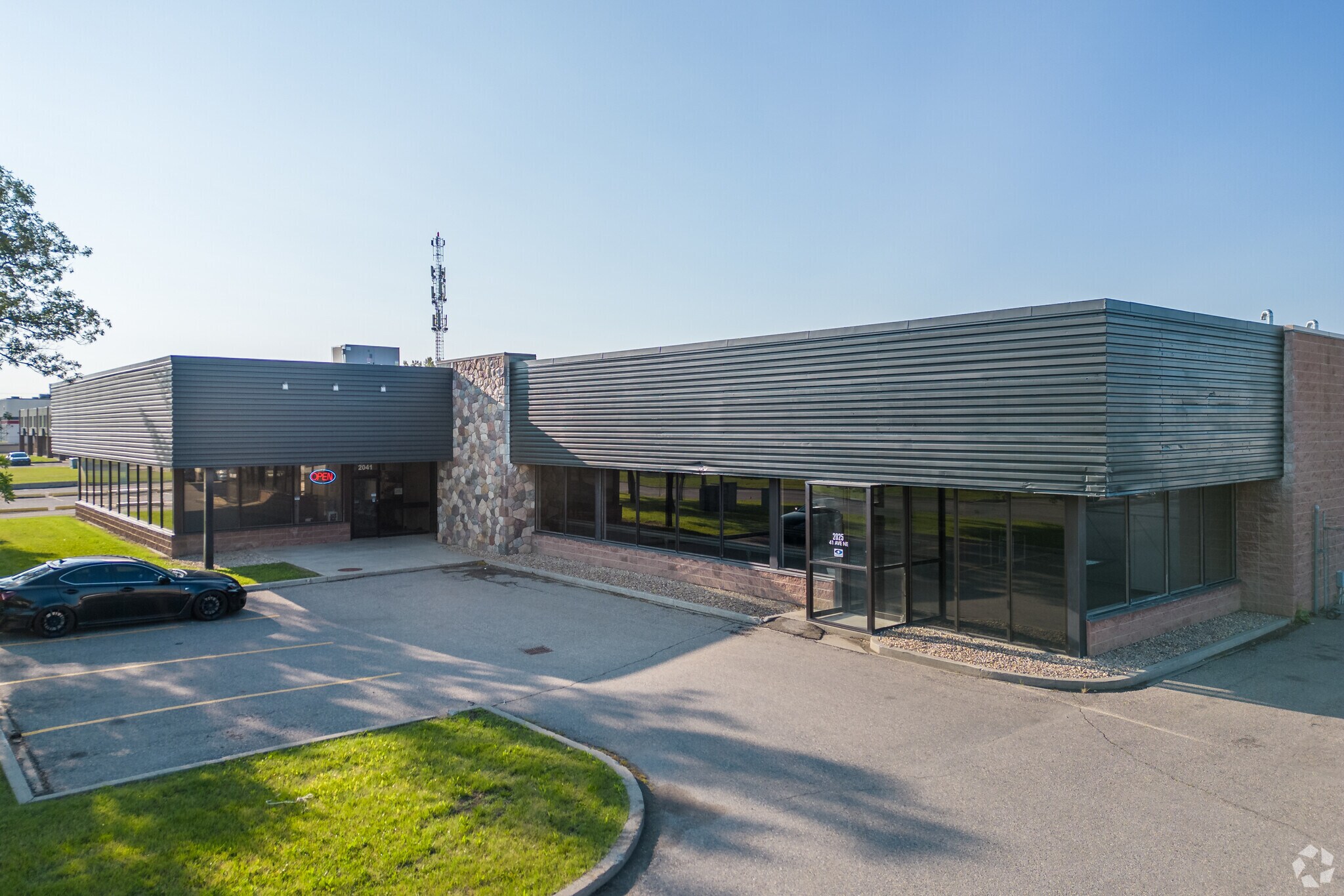 2041 41 Av NE, Calgary, AB à vendre Photo principale- Image 1 de 1