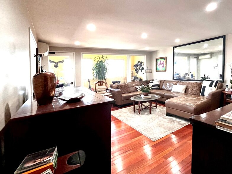 10443-10445 Magnolia Blvd, North Hollywood, CA à vendre - Photo du bâtiment - Image 3 de 20