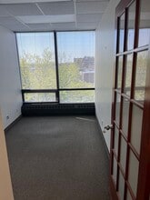119 N Park Ave, Rockville Centre, NY à louer Photo intérieure- Image 1 de 4