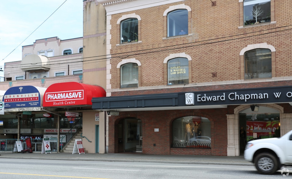 2590-2596 Granville St, Vancouver, BC for lease - Building Photo - Image 3 of 21