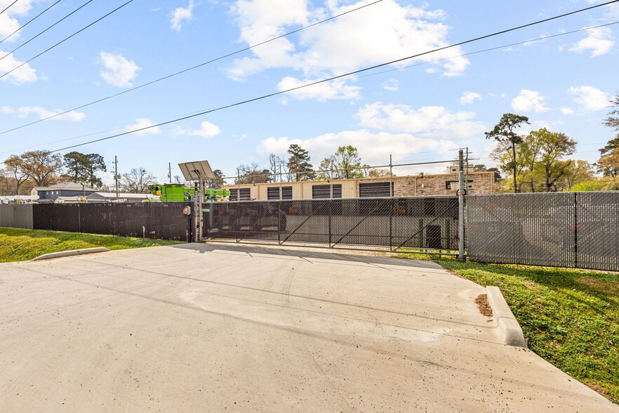 15720 Garrett Rd, Houston, TX for sale - Building Photo - Image 2 of 24