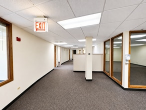 800 Enterprise Dr, Oak Brook, IL for lease Interior Photo- Image 2 of 7