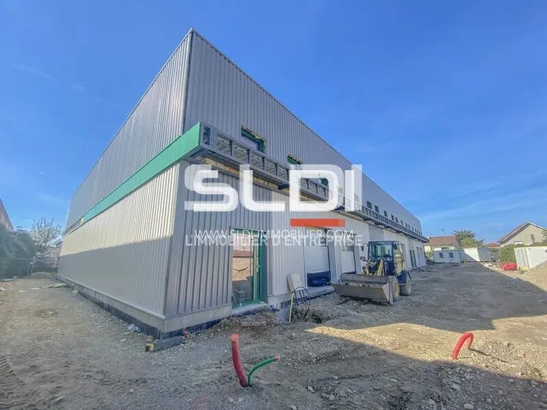 Rue Léopha, Mions for lease - Building Photo - Image 2 of 8