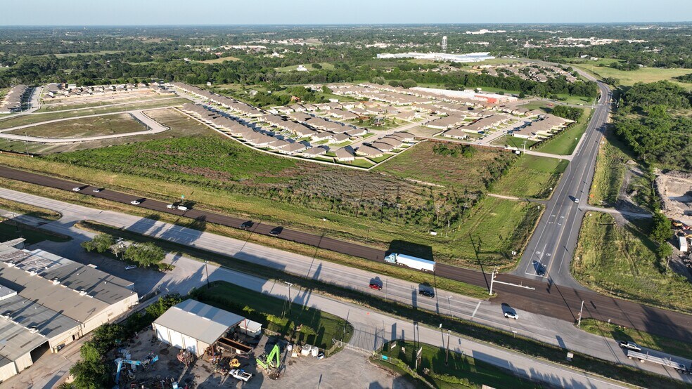HWY 36 & Blue Bell Road, Brenham, TX à vendre - Photo du bâtiment - Image 2 de 9
