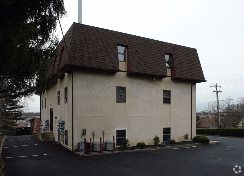 447 W Moreland Rd, Willow Grove, PA à louer - Photo du bâtiment - Image 3 de 6