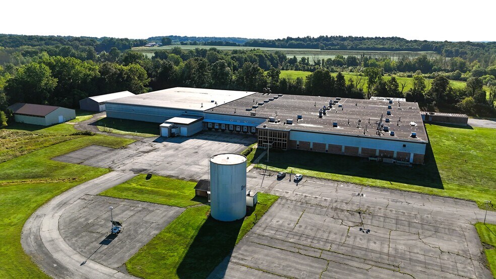 8673 Lyons Marengo Rd, Lyons, NY à louer - Photo du bâtiment - Image 2 de 17