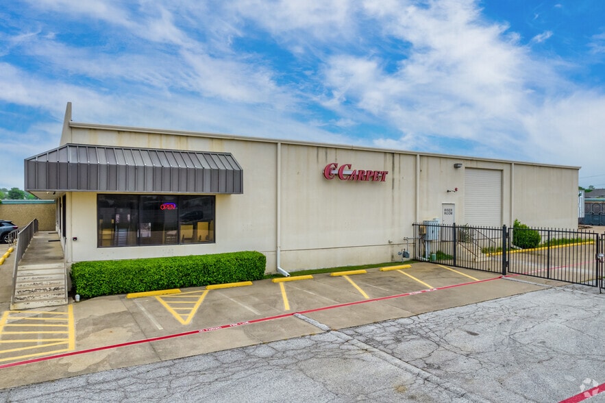 1805 Reliance Pky, Bedford, TX à vendre - Photo du bâtiment - Image 2 de 4