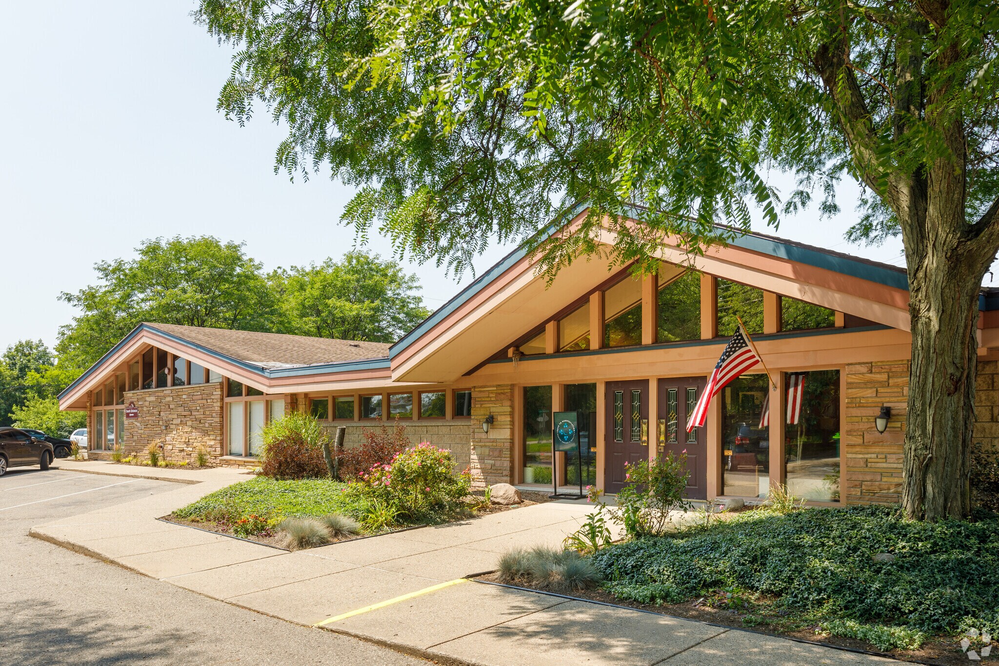 809 Center St, Lansing, MI for sale Primary Photo- Image 1 of 2