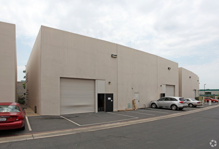 9924 Mesa Rim Rd, San Diego, CA à louer - Photo du bâtiment - Image 3 de 4