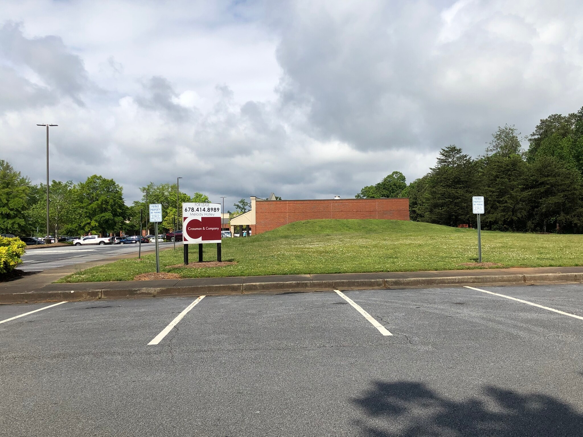 885 Woodstock Rd, Roswell, GA for lease Building Photo- Image 1 of 8