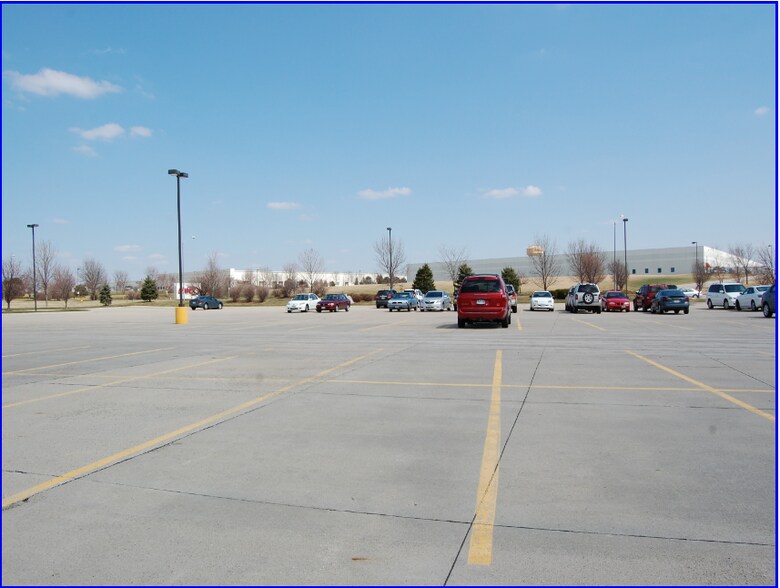 4230 121st St, Urbandale, IA for sale - Building Photo - Image 2 of 4