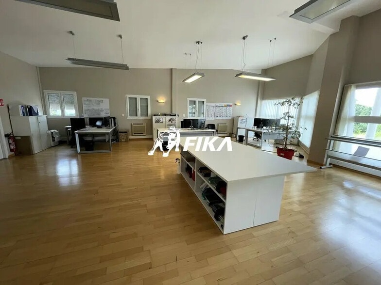 Office in Tournefeuille for lease - Interior Photo - Image 1 of 13