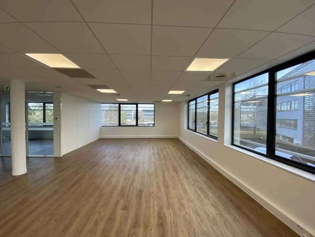 15 Allée Des Ginkgos, Bron for lease Interior Photo- Image 1 of 4