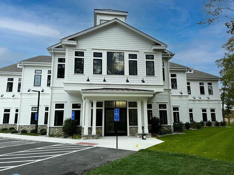 215 Elm St, Old Saybrook, CT à louer - Photo du bâtiment - Image 3 de 21