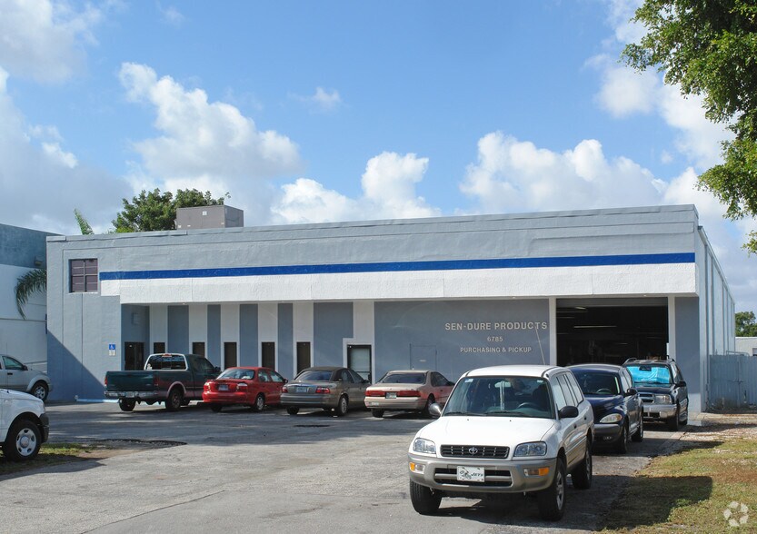 6785 NW 17th Ave, Fort Lauderdale, FL à vendre - Photo principale - Image 2 de 5