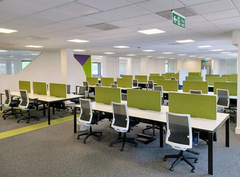 18-19 Station Rd, Sunbury On Thames à louer - Photo intérieure - Image 3 de 12