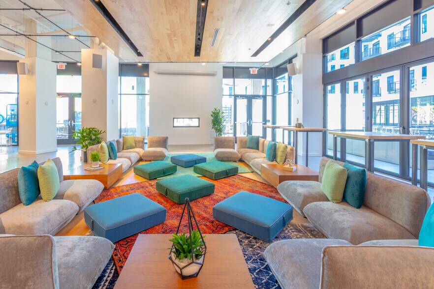 500 W Broad St, Columbus, OH à louer - Photo intérieure - Image 2 de 29