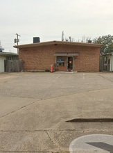 2418 College Ave, Garland, TX à louer Photo du bâtiment- Image 2 de 3