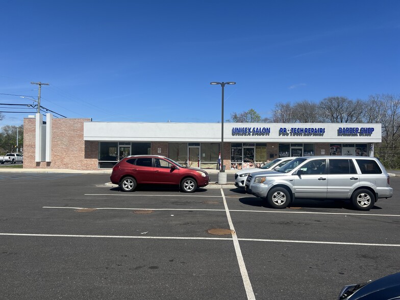 1352 E Main St, Riverhead, NY for lease - Building Photo - Image 2 of 13