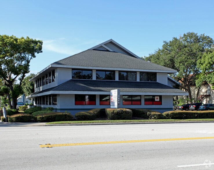 1000 Emmett St, Kissimmee, FL à louer - Photo du bâtiment - Image 2 de 14
