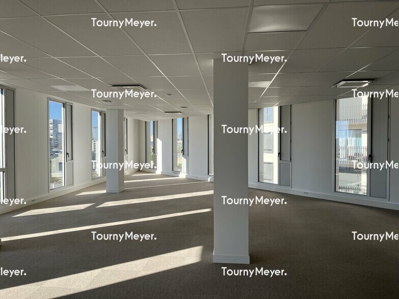 Office in Bordeaux for lease - Interior Photo - Image 3 of 5