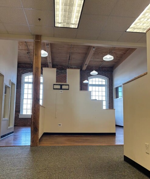 200 N Greensboro St, Carrboro, NC for lease - Interior Photo - Image 3 of 16