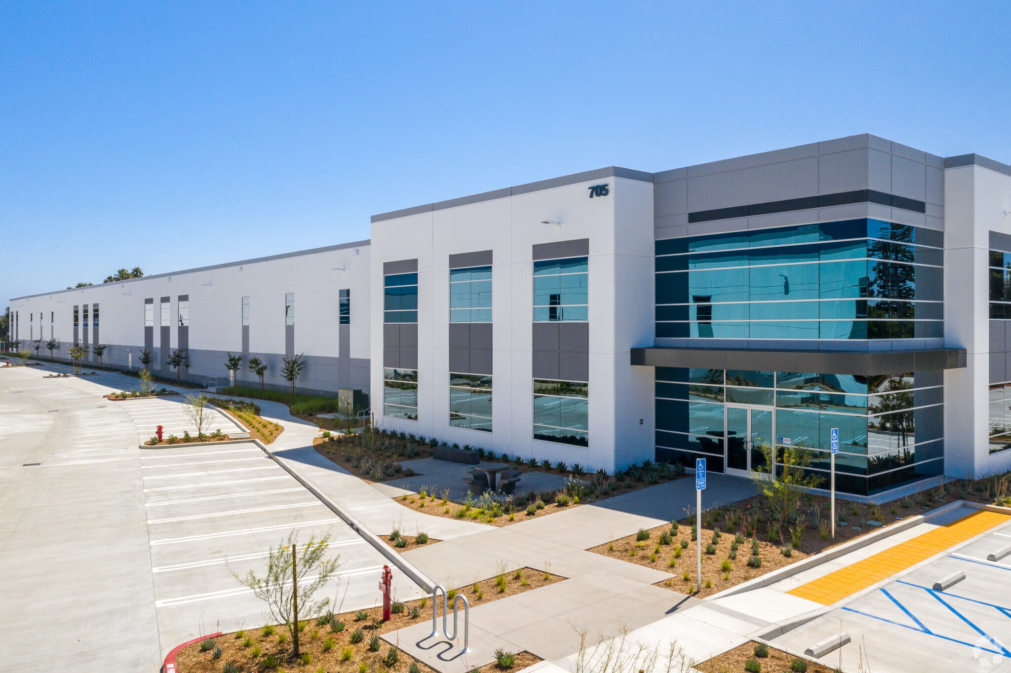 705 Alton Ave, Santa Ana, CA à louer Photo principale- Image 1 de 7