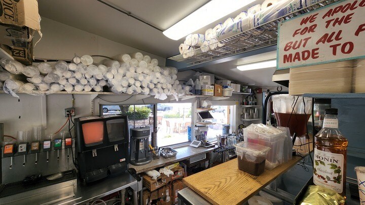 302 Middle Rd, Blue Point, NY à vendre - Photo intérieure - Image 3 de 37