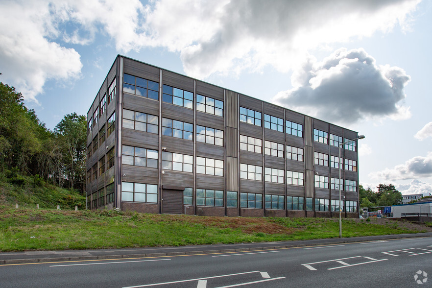 Hereward Rise, Halesowen for sale - Building Photo - Image 2 of 3