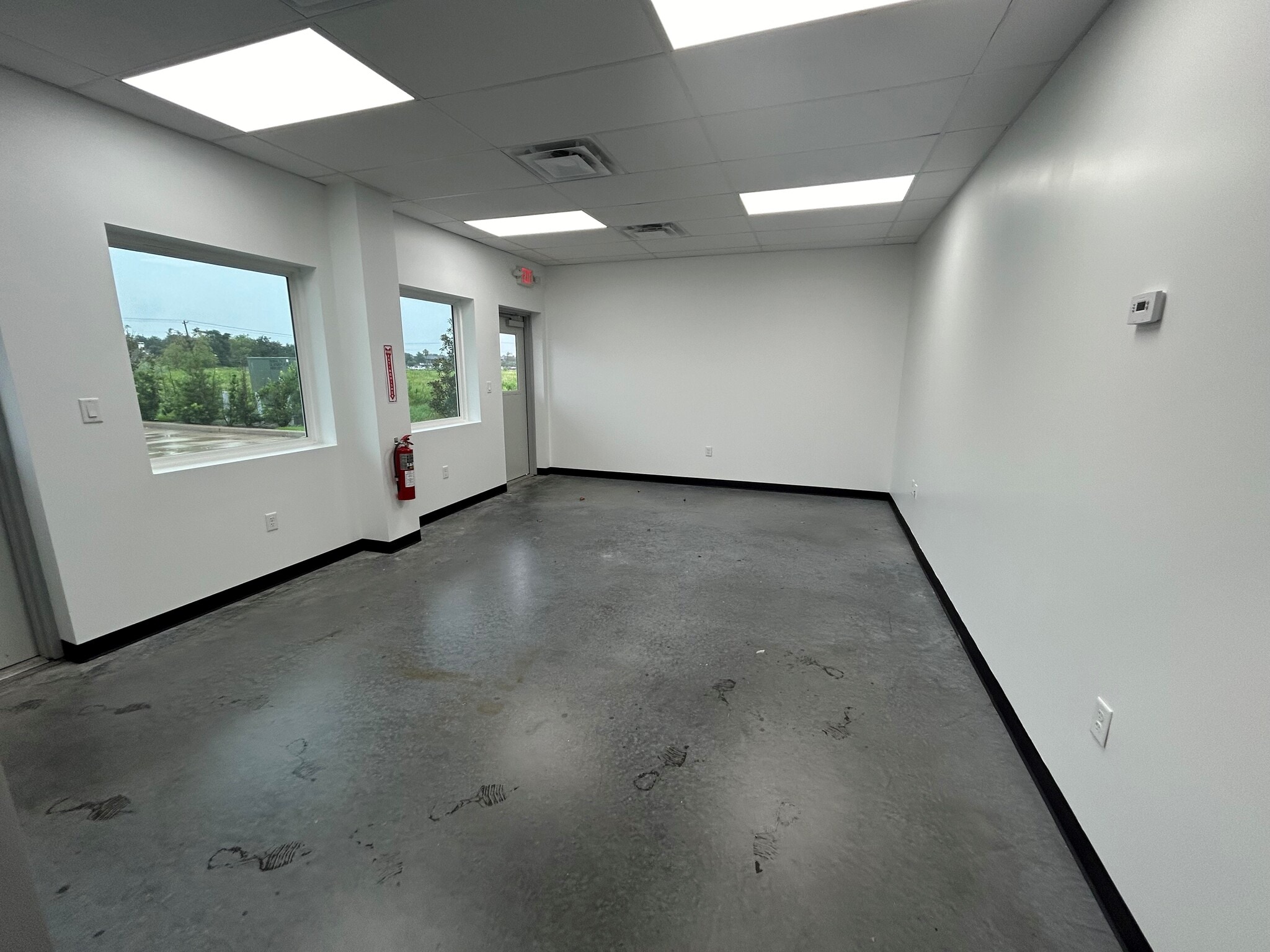 351 Columbia Memorial Pky, Kemah, TX for lease Interior Photo- Image 1 of 8