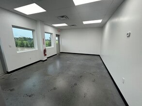 351 Columbia Memorial Pky, Kemah, TX for lease Interior Photo- Image 1 of 8