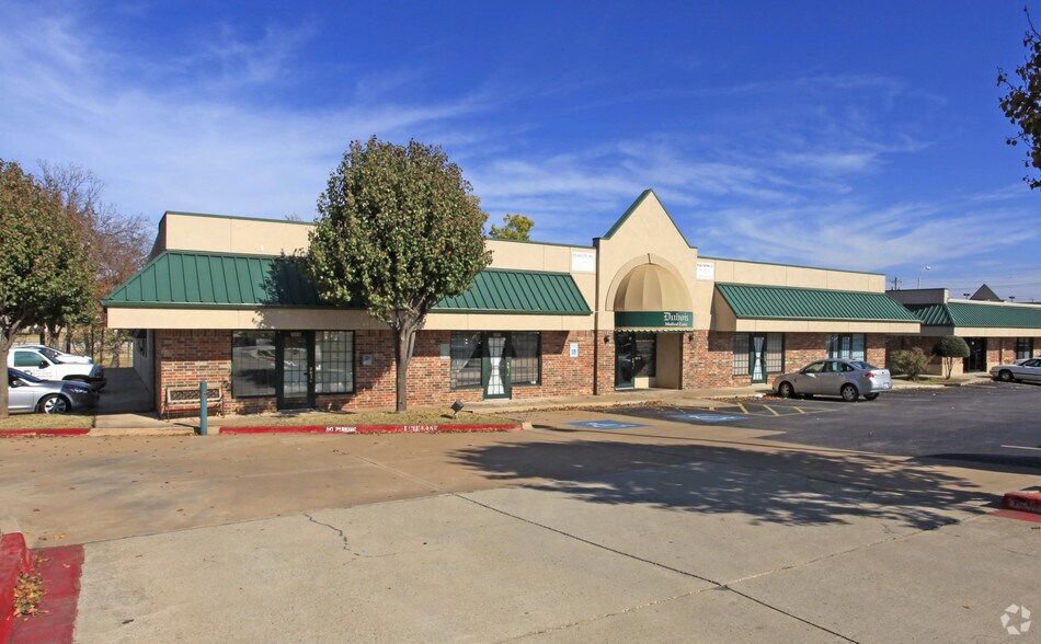 1117 S Douglas Blvd, Midwest City, OK for sale - Primary Photo - Image 1 of 4