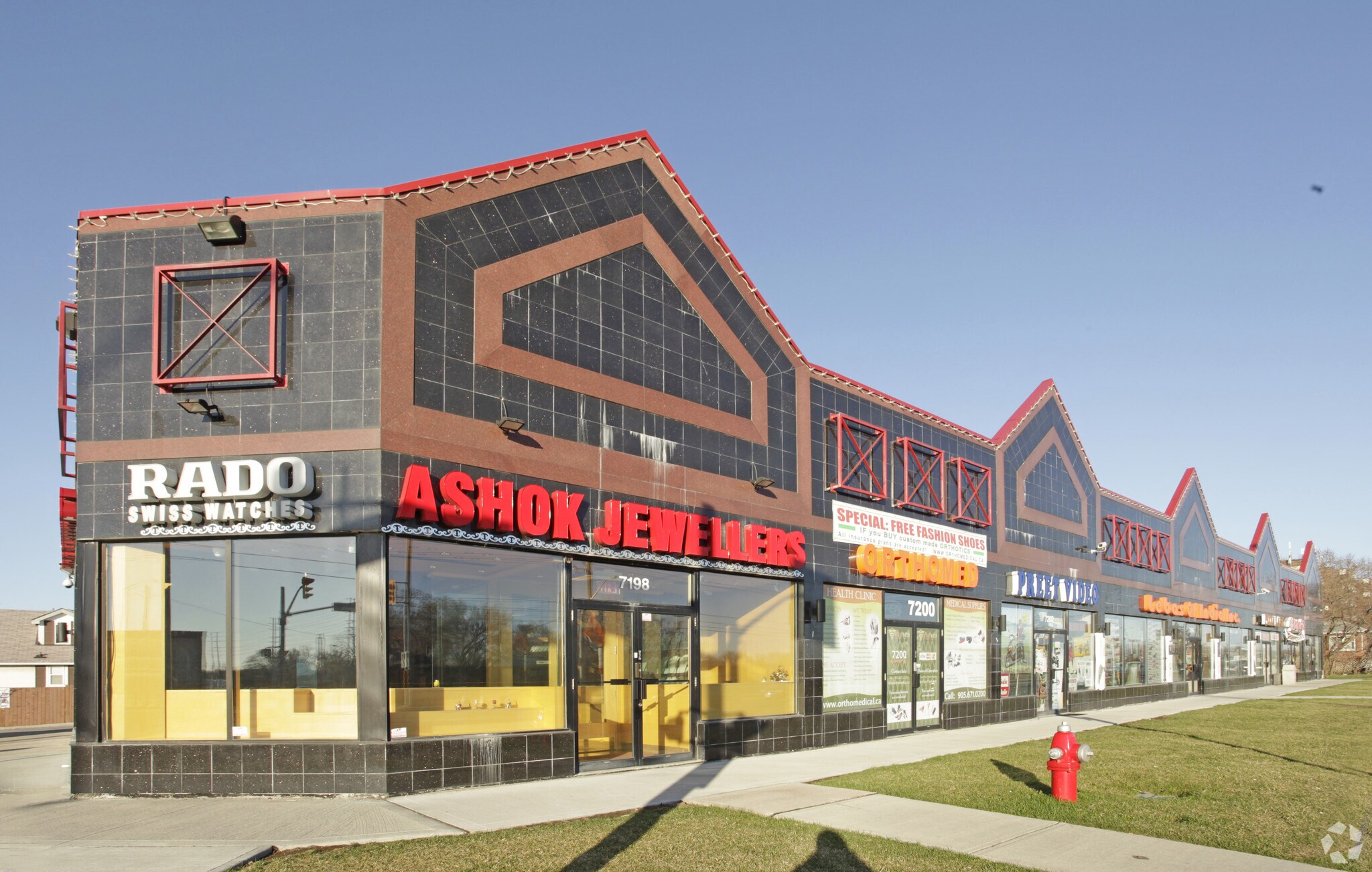 7198-7214 Airport Rd, Mississauga, ON à vendre Photo principale- Image 1 de 1